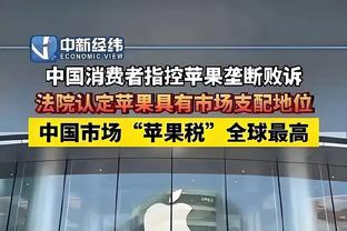 天差地别！鲍威尔半场8中7拿17分&穆迪5中0拿4分